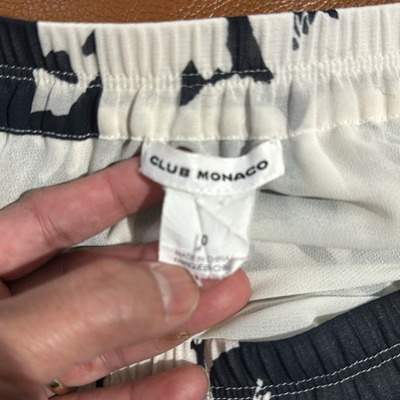Club Monaco size 0 elastic waisted Navy and white pleated skirt - Picture 5 of 7